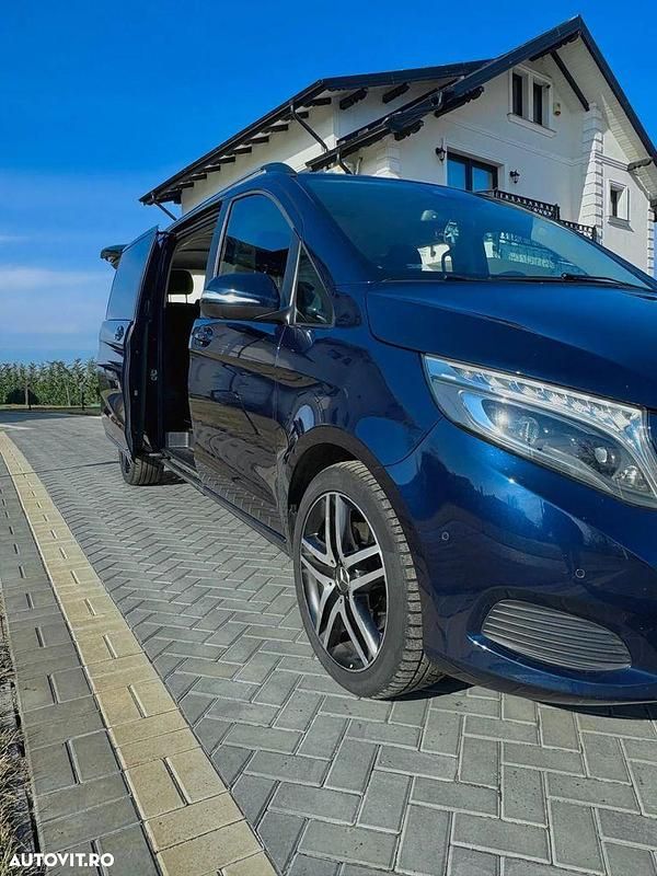 Second-hand Mercedes V250 190 CP (139 kW) 2015 Culoarealbastru Monovolum