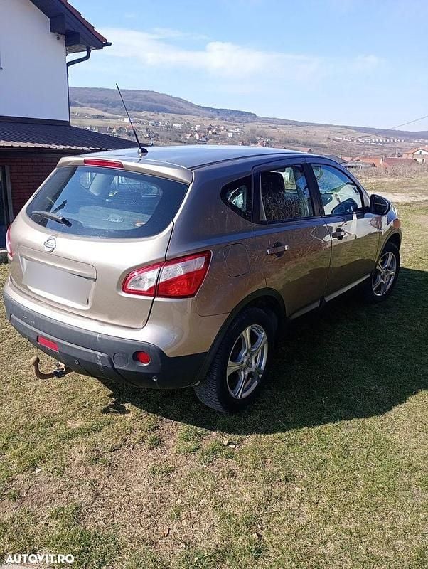 Second-hand Nissan Qashqai Acenta 130 CP (95 kW) 2012 Culoaremaro SUV