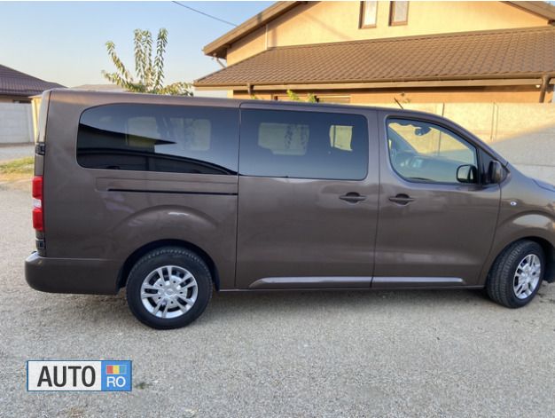 Second-hand Opel Vivaro 150 CP (110 kW) 2020 Maro Monovolum