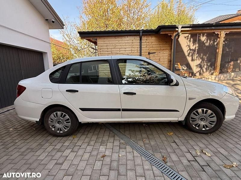 Culoarealb Utilizat 2011 Renault Symbol II Berlinǎ | 2.800 EUR (Preț OK) - Imagine 1/4