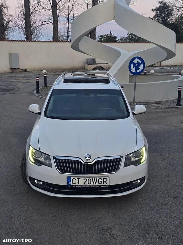 Culoarealb Utilizat 2015 Skoda Superb Elegance Break | 8.200 EUR (Preț bun) - Imagine 1/4
