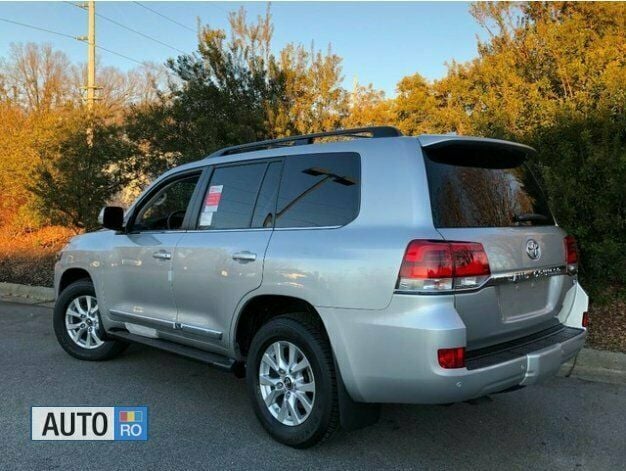 Second-hand Toyota Land Cruiser 370 CP (272 kW) 2017 Argintiu SUV