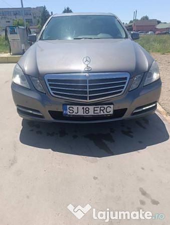 Second-hand Mercedes E200 136 CP (100 kW) 2011 Gri Berlinǎ