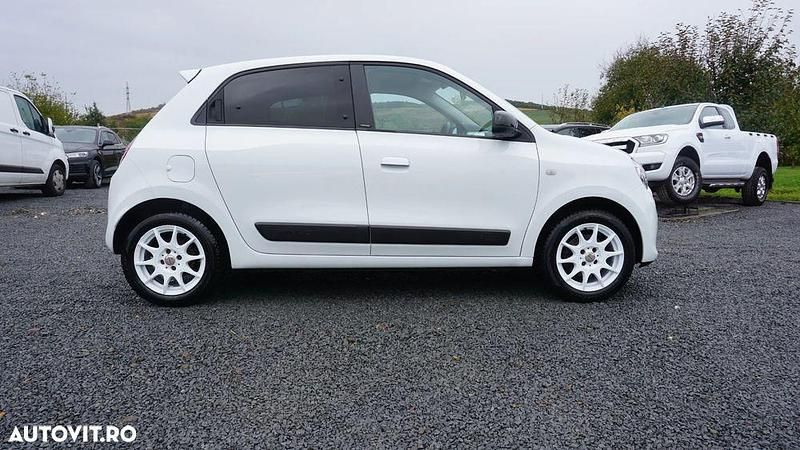 Second-hand Renault Twingo LIMITED 69 CP (50 kW) 2017 Culoarealb Hatchback