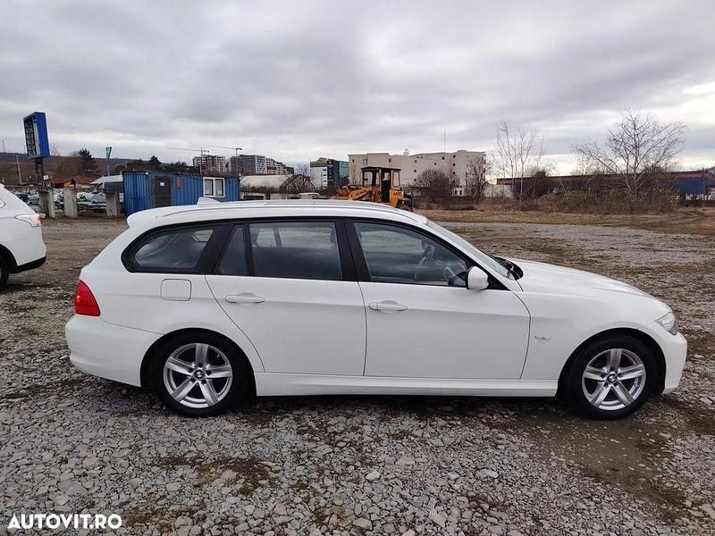 Second-hand BMW 320 Exclusive 170 CP (125 kW) 2011 Culoarealb Break