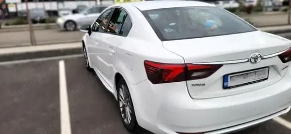 Second-hand Toyota Avensis Executive 143 CP (105 kW) 2017 Alb Berlinǎ