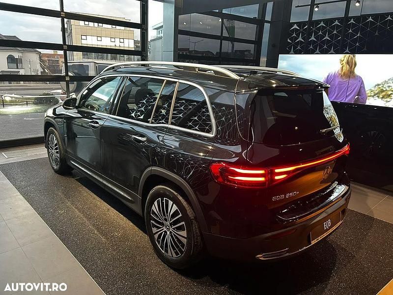 Second-hand Mercedes EQB250+ 139 kW (190 CP) 2024 Culoarenegru SUV