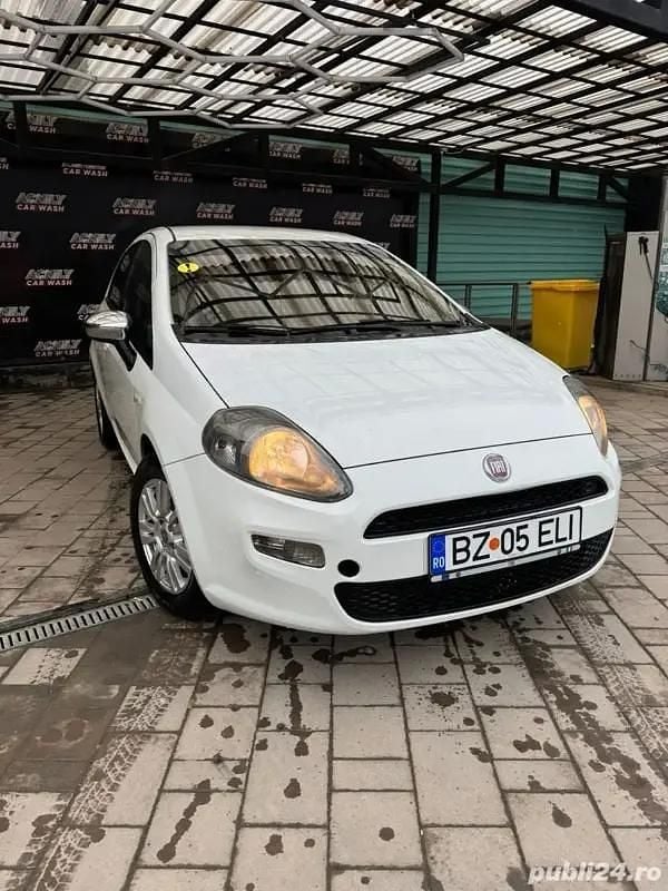 Alb Utilizat 2012 Fiat Punto Hatchback | 2.500 EUR - Imagine 1/4