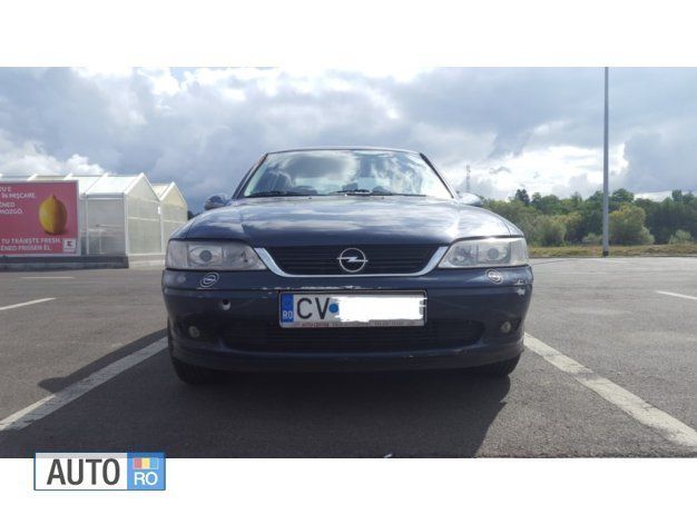 Second-hand Opel Vectra 121 CP (88 kW) 2001 Albastru Berlinǎ