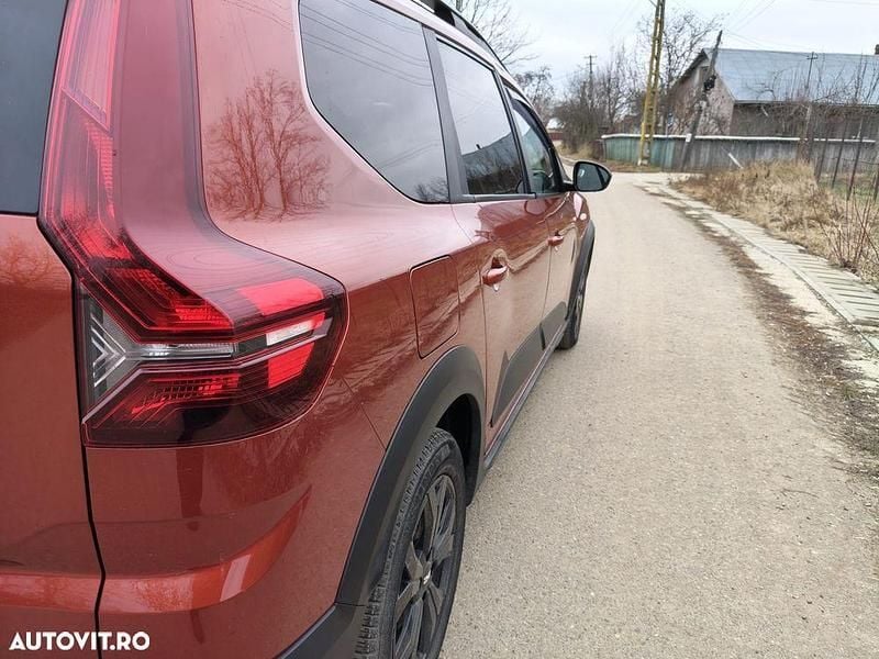 Second-hand Dacia Jogger Extreme 110 CP (80 kW) 2023 Culoaremaro Monovolum