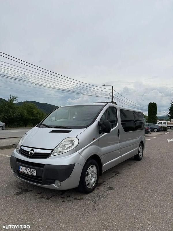 Gri Utilizat 2012 Opel Vivaro Design Edition Van | 7.900 EUR (Preț bun) - Imagine 1/4