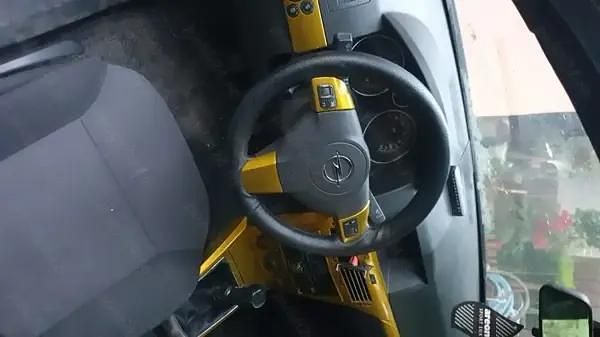 Utilizat 2008 Opel Astra GTC Hatchback | 6.500 EUR - Imagine 1/4