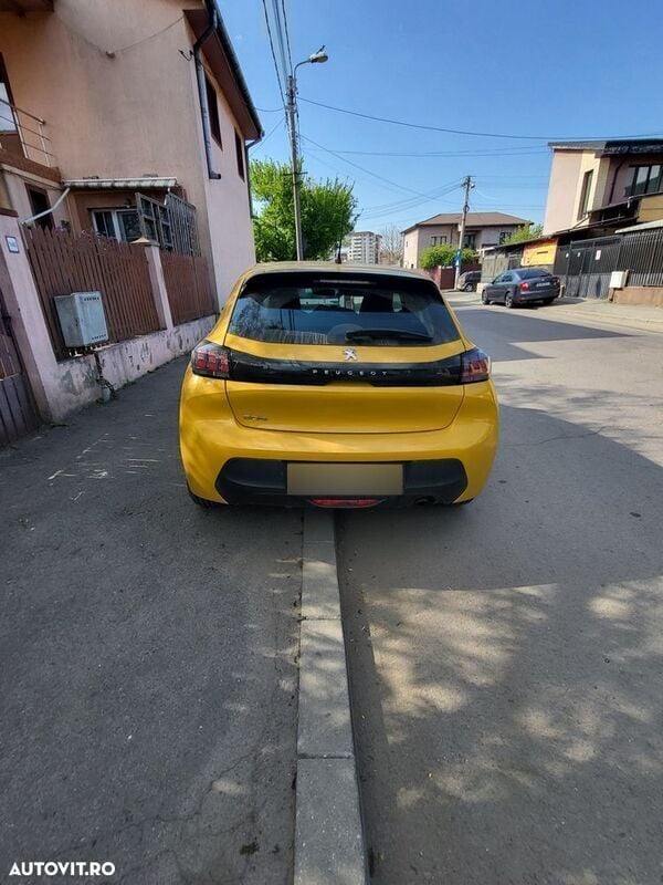 Galbeuriu Utilizat 2023 Peugeot 208 Active Hatchback | 14.300 EUR (Puțin scump) - Imagine 1/2