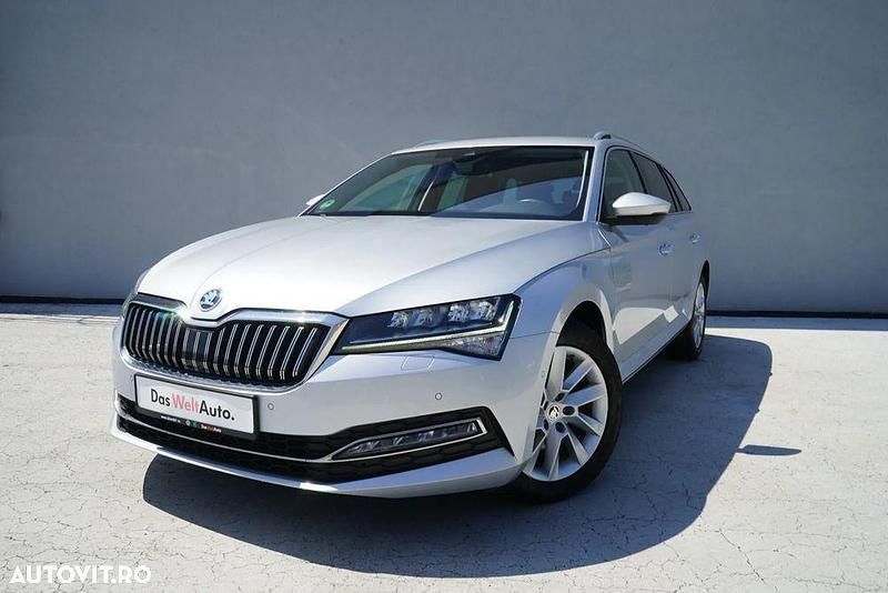 Gri deschis metalic perleffect Utilizat 2022 Skoda Superb Style Break | 25.501 EUR (Preț OK) - Imagine 1/4