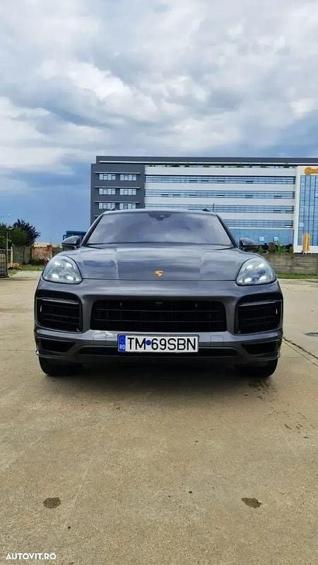 Gri Utilizat 2022 Porsche Cayenne GTS SUV | 85.000 EUR - Imagine 1/4