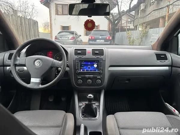 Gri Utilizat 2004 VW Golf V Hatchback | 1.900 EUR (Preț bun) - Imagine 1/4