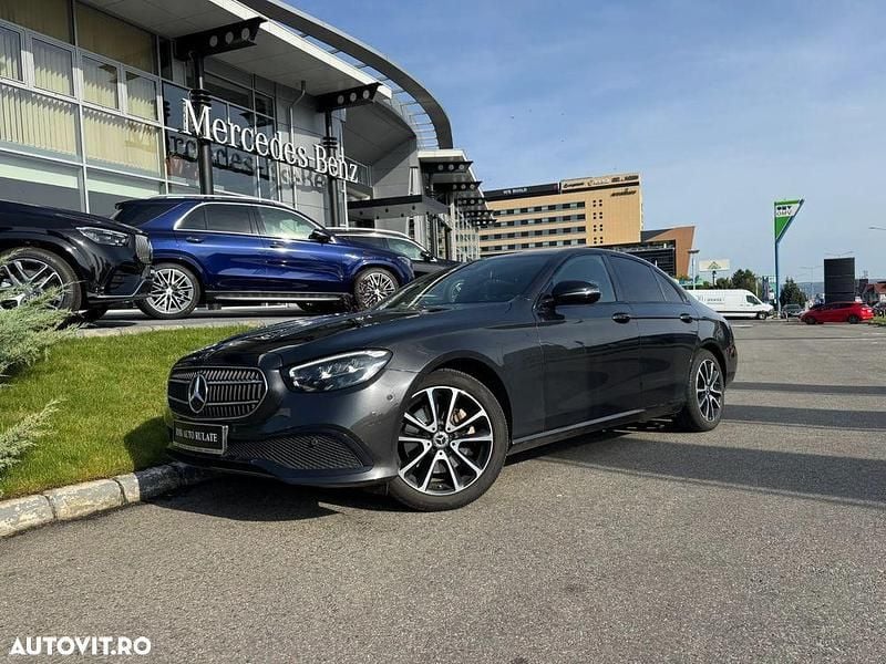 Culoarenegru Utilizat 2021 Mercedes E200 Avantgarde Berlinǎ | 32.990 EUR (Puțin scump) - Imagine 1/4