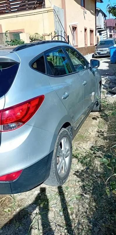 Gri Utilizat 2012 Hyundai Tucson SUV | 6.800 EUR - Imagine 1/4