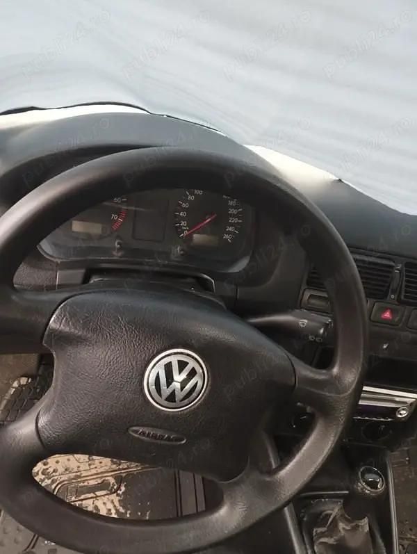 Second-hand VW Golf IV 74 CP (54 kW) 2002 Berlinǎ