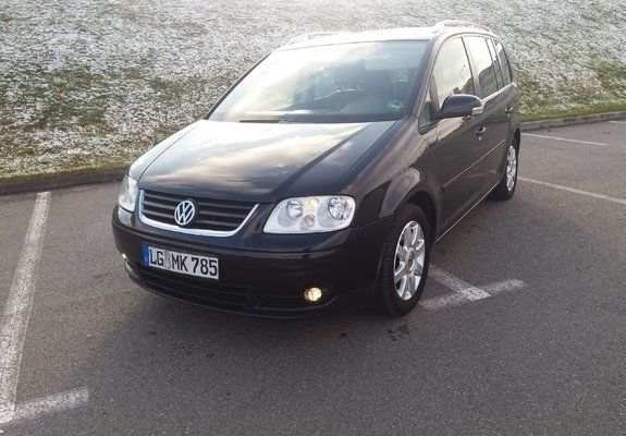 Second-hand VW Touran Highline 136 CP (100 kW) 2004 Negru Monovolum