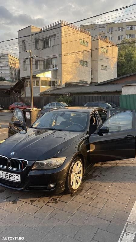 Culoarenegru Utilizat 2009 BMW 320 Sport Line Berlinǎ | 4.400 EUR (Preț bun) - Imagine 1/4