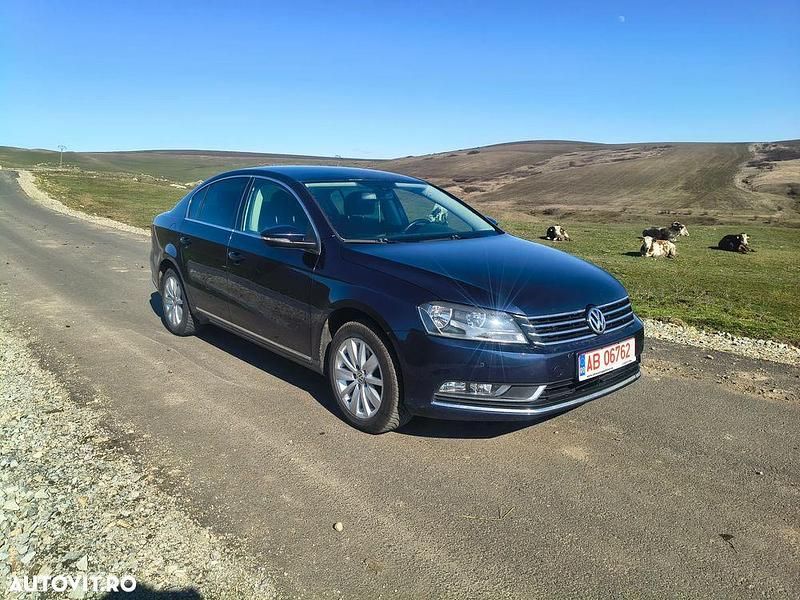 Second-hand VW Passat 105 CP (77 kW) 2012 Culoarealbastru Berlinǎ