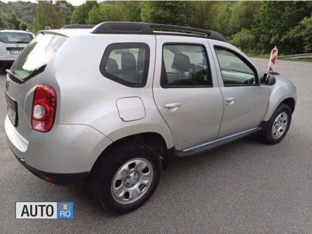 Second-hand Dacia Duster 110 CP (80 kW) 2012 Argintiu SUV