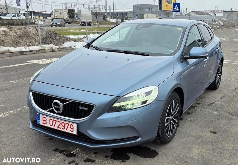 Second-hand Volvo V40 Inscription 150 CP (110 kW) 2017 Culoarealbastru Hatchback