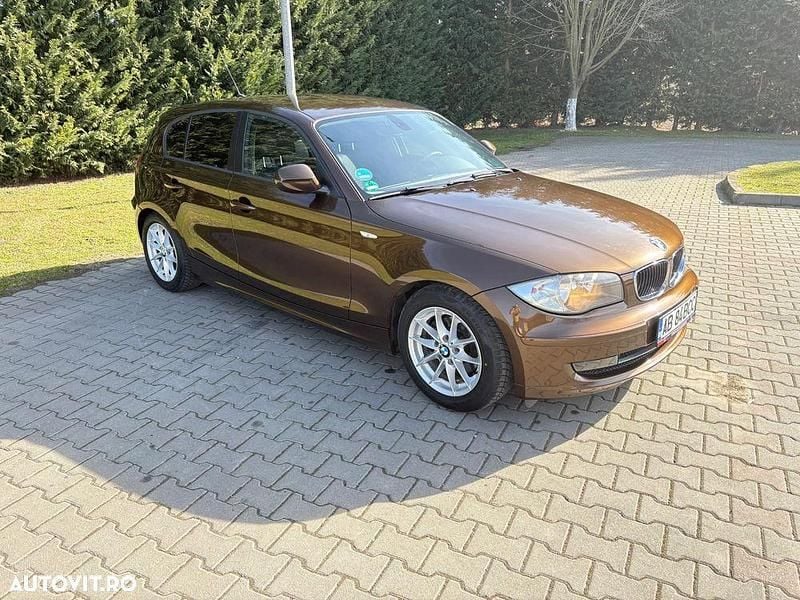 Second-hand BMW 118 Sport Line 143 CP (105 kW) 2011 Culoaremaro Hatchback