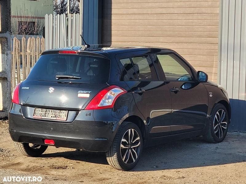 Second-hand Suzuki Swift Comfort 75 CP (55 kW) 2015 Culoarenegru Hatchback