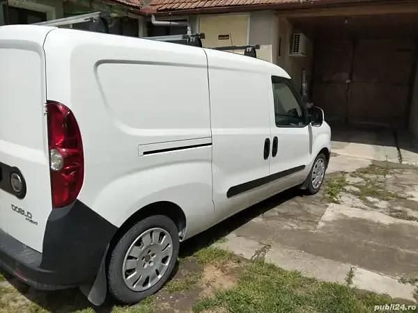 Alb Utilizat 2014 Fiat Doblò Monovolum | 4.800 EUR (Preț bun) - Imagine 1/4