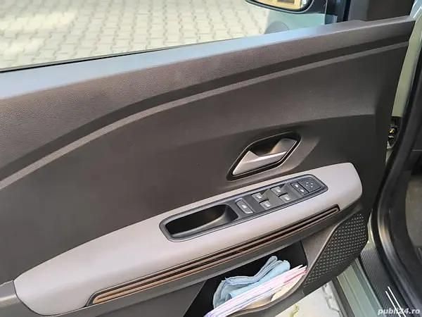 Second-hand Dacia Sandero Stepway 100 CP (73 kW) 2024 Verde Monovolum