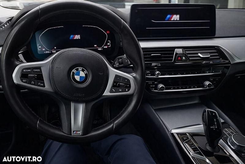 Culoarealbastru Second-hand 2021 BMW 518 Luxury Line Break | 20.900 EUR (Super Preț) - Imagine 1/4