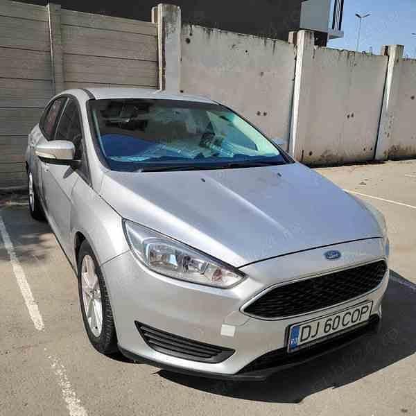 Gri Utilizat 2015 Ford Focus Hatchback | 7.400 EUR - Imagine 1/4