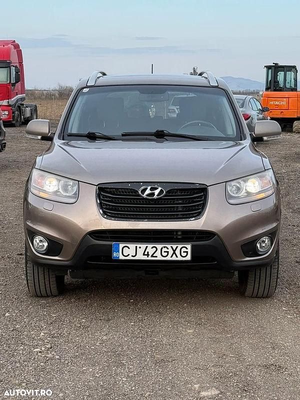 Culoaremaro Utilizat 2010 Hyundai Santa Fe Premium SUV | 7.700 EUR (Preț OK) - Imagine 1/4