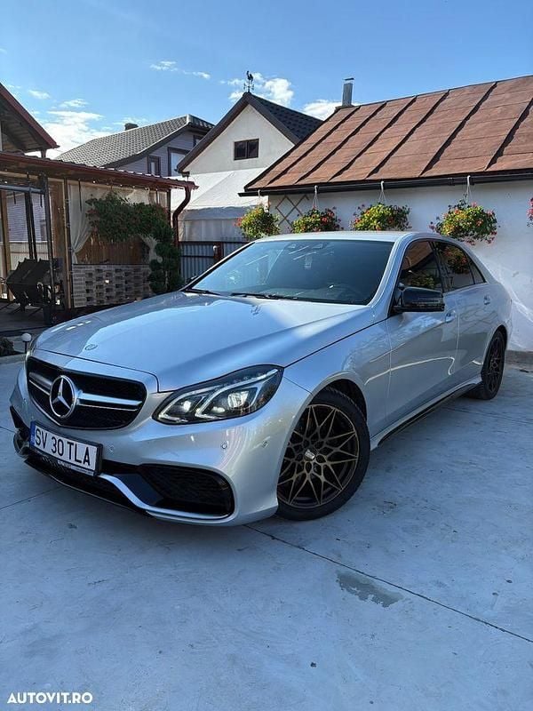 Culoaregri Utilizat 2013 Mercedes E250 Berlinǎ | 16.499 EUR (Super Preț) - Imagine 1/4