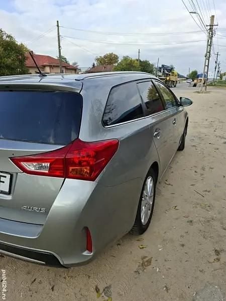 Second-hand Toyota Auris 97 CP (71 kW) 2013 Hatchback