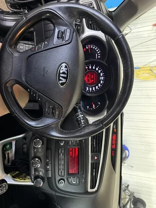 Second-hand Kia Ceed 100 CP (73 kW) 2018 Negru Hatchback