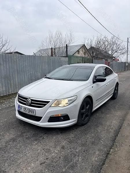 Second-hand VW Passat R-line 170 CP (125 kW) 2011 Berlinǎ