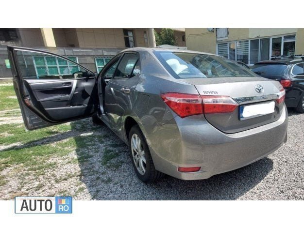 Second-hand Toyota Corolla 132 CP (97 kW) 2015 Bej Berlinǎ