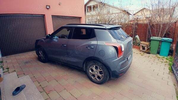 Gri Utilizat 2022 Ssangyong Tivoli SUV | 15.900 EUR - Imagine 1/4