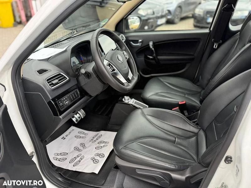 Second-hand Elaris Pio 36 kW (49 CP) 2022 Culoarealb Hatchback