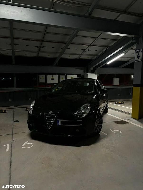 Culoarenegru Utilizat 2010 Alfa Romeo Giulietta Hatchback | 5.600 EUR (Scump) - Imagine 1/4