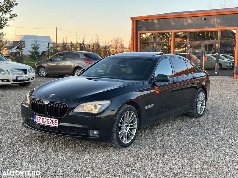 Culoarenegru Utilizat 2012 BMW 740 Berlinǎ | 12.200 EUR (Preț bun) - Imagine 1/4
