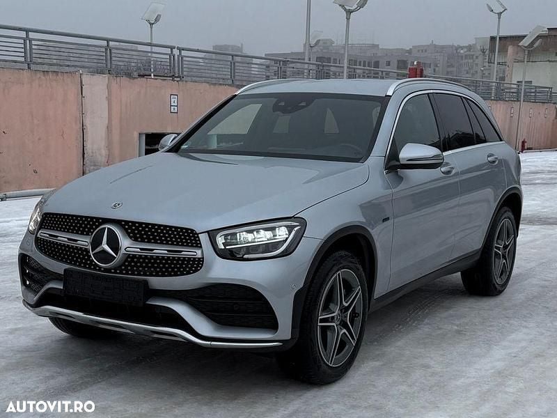 Culoareargint Second-hand 2021 Mercedes GLC300e AMG line Plus SUV | 27.750 EUR (Super Preț) - Imagine 1/4