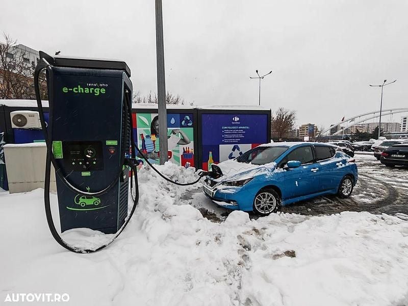 Second-hand Nissan Leaf N-Connecta 110 kW (150 CP) 2020 Culoarealbastru Hatchback