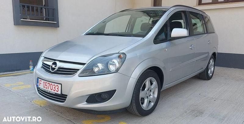 Gri Utilizat 2012 Opel Zafira Family Monovolum | 4.950 EUR (Super Preț) - Imagine 1/4
