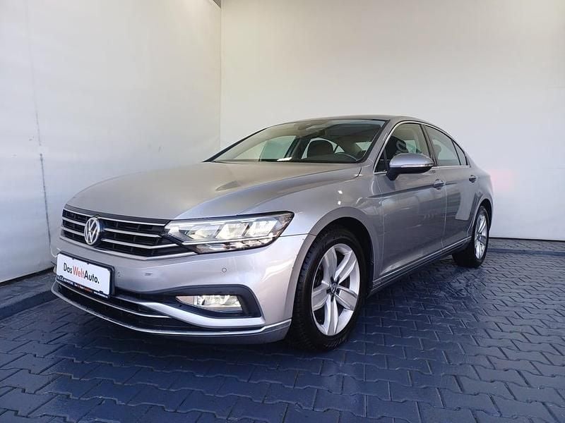 Gri mediu normal Second-hand 2020 VW Passat Highline Berlinǎ | 18.900 EUR (Preț OK) - Imagine 1/4