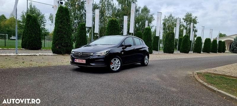 Culoarenegru Utilizat 2017 Opel Astra Enjoy Hatchback | 6.800 EUR (Preț bun) - Imagine 1/4