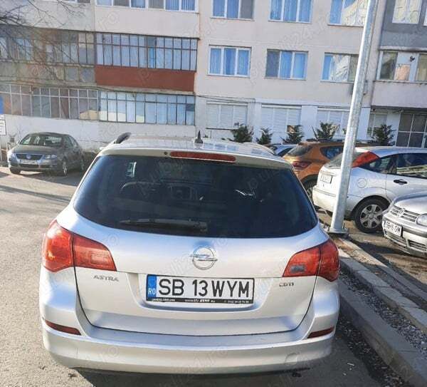 Argintiu Utilizat 2011 Opel Astra Break | 3.500 EUR (Preț OK) - Imagine 1/4